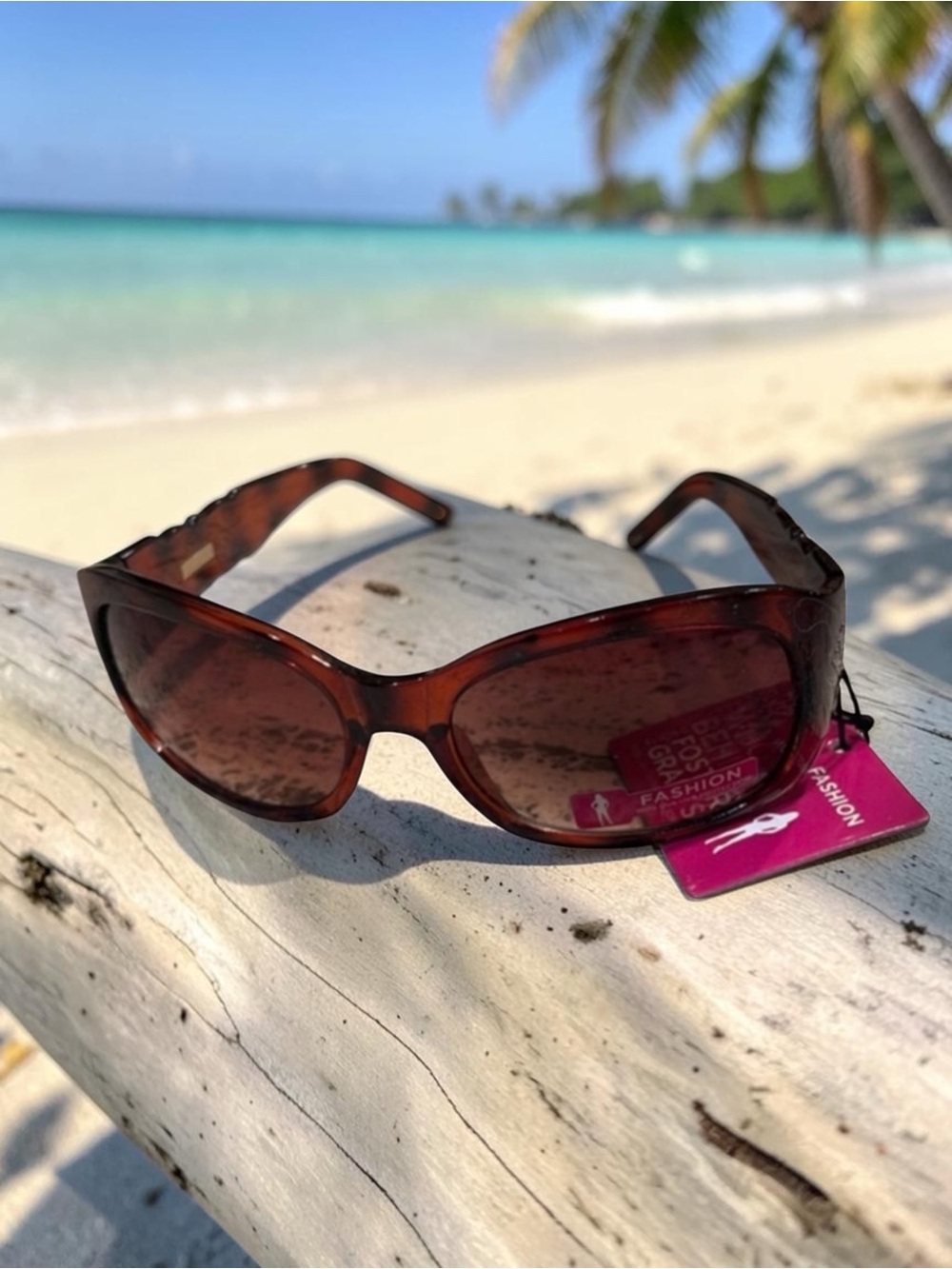 NEW Foster Grant Sunglasses! Great frames with  a delicate pattern on arms